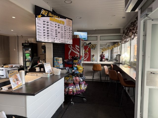 JJ Burgers kioskin tiski ja menu
